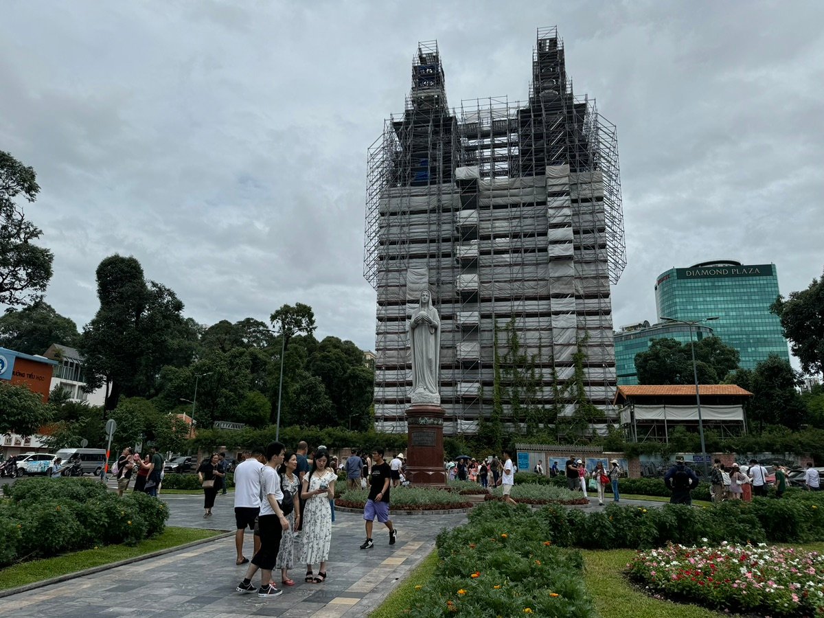 Close-up of the scaffolding covering Notre Dame Cathedral, showing the intricate metalwork and protective tarps.