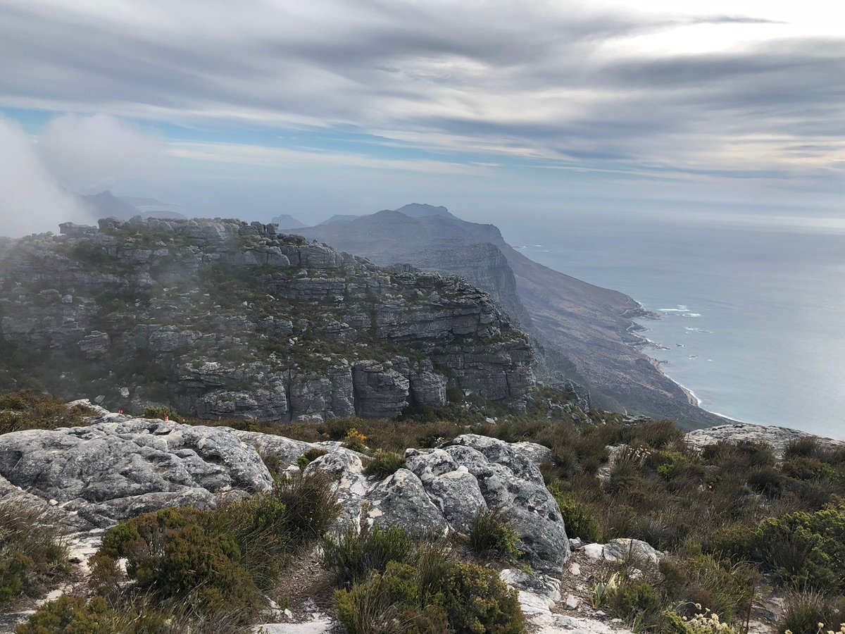 从桌山山顶俯瞰十二使徒和大西洋