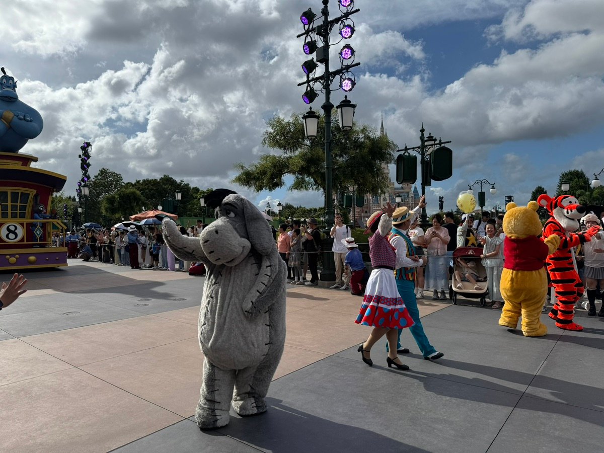 Eeyore with dancers in Shanghai Disneyland parade