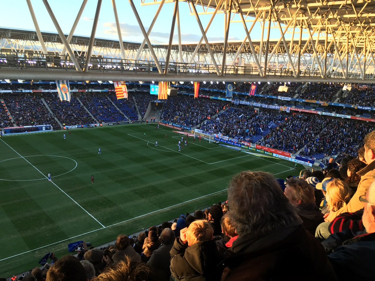 从RCDE体育场看台看球场