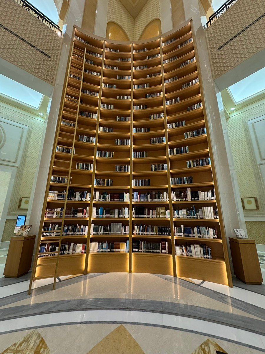 Interior de la Biblioteca de la Gran Mezquita Sheikh Zayed