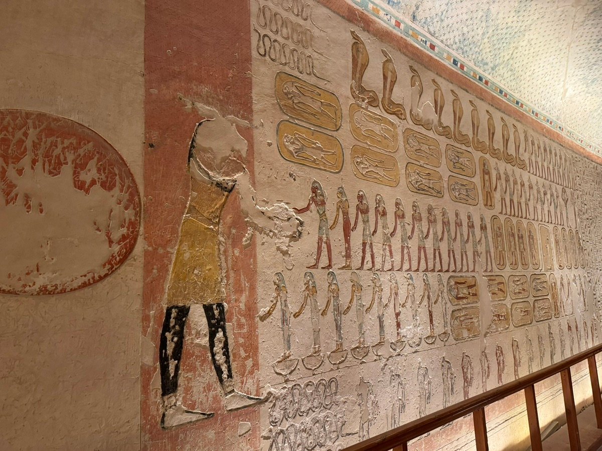 拉美西斯五世和六世墓的内部通道