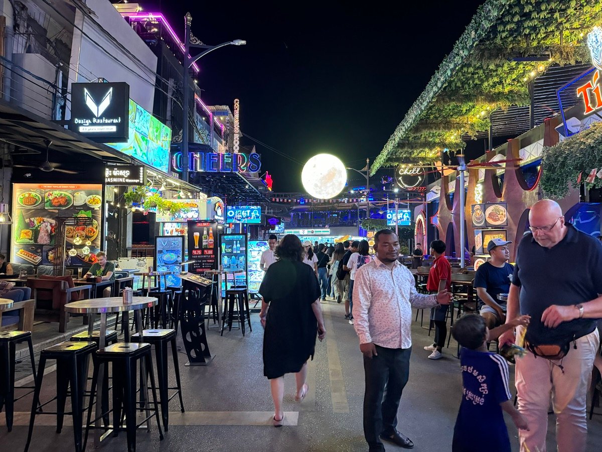 パブ・ストリートの夜景