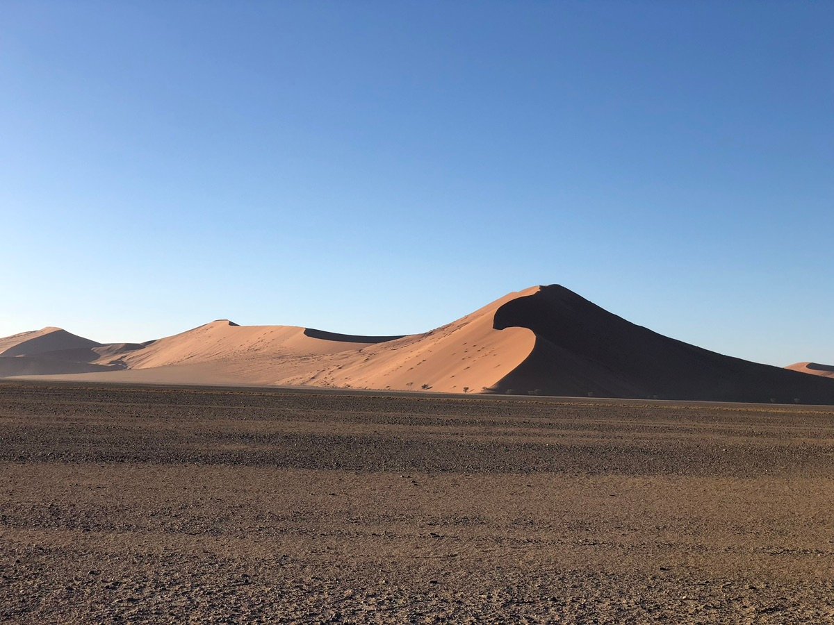 Vasto paisaje desértico en Sossusvlei, Namibia