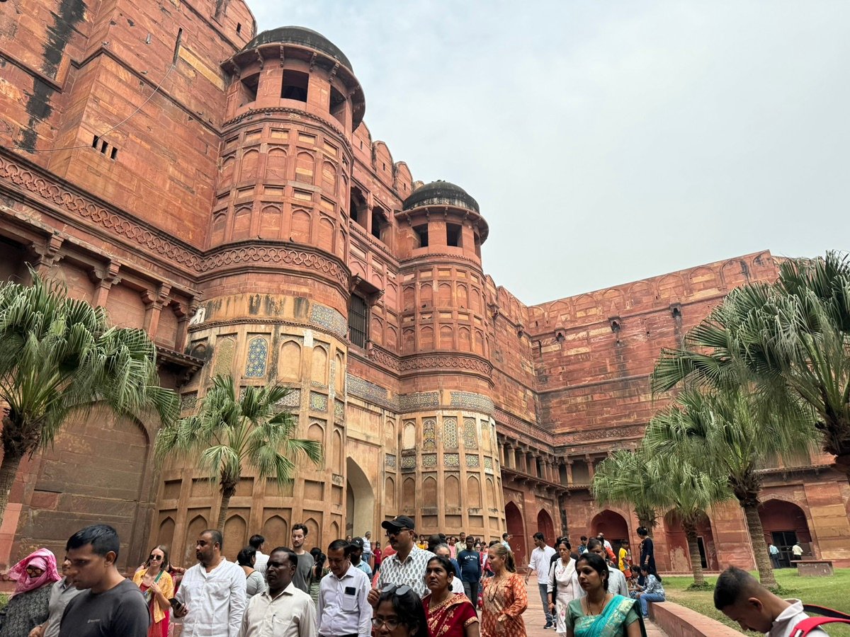 Otra vista de la puerta del Fuerte de Agra