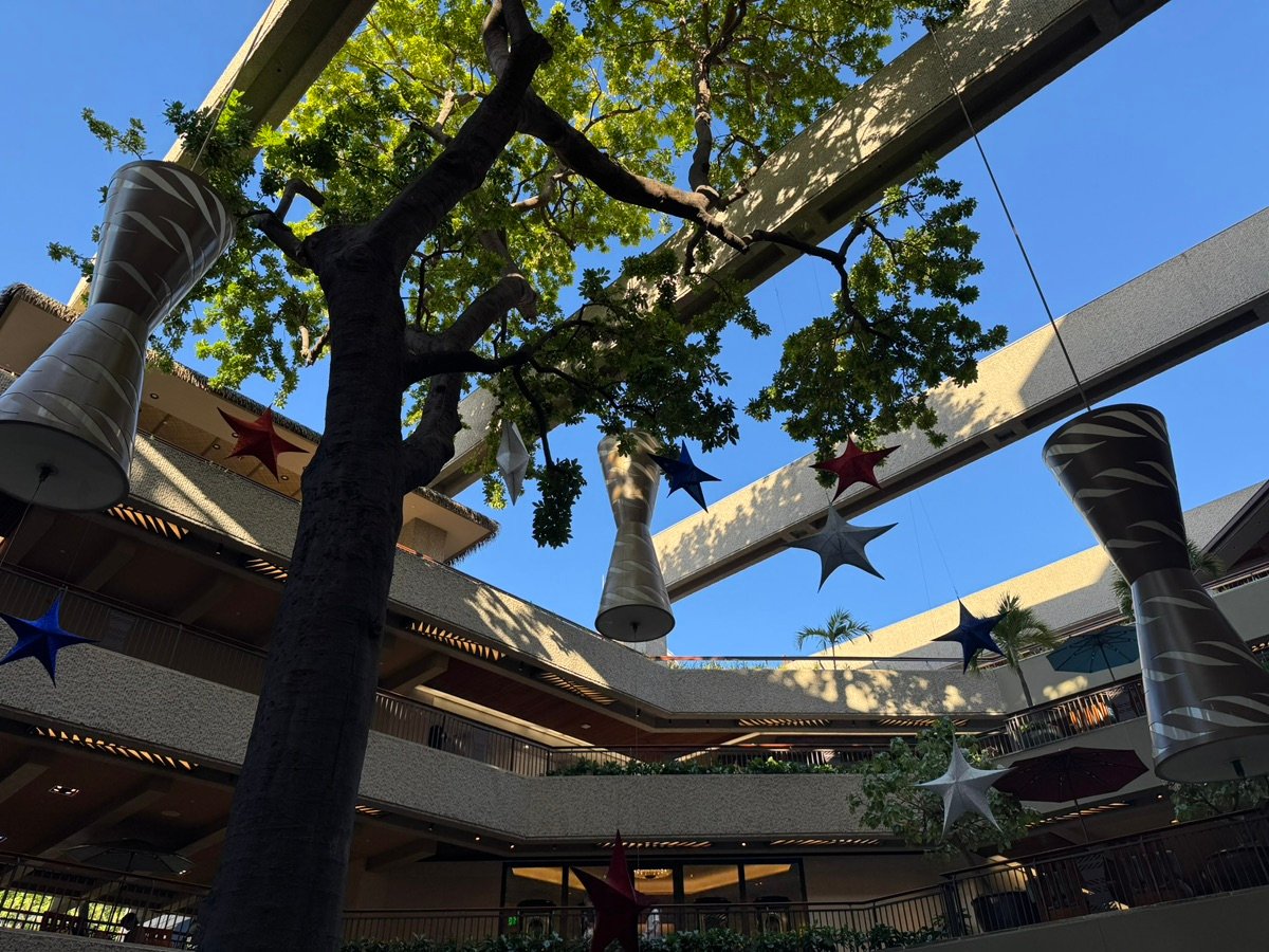 A bustling street near Seaside Avenue in Waikiki
