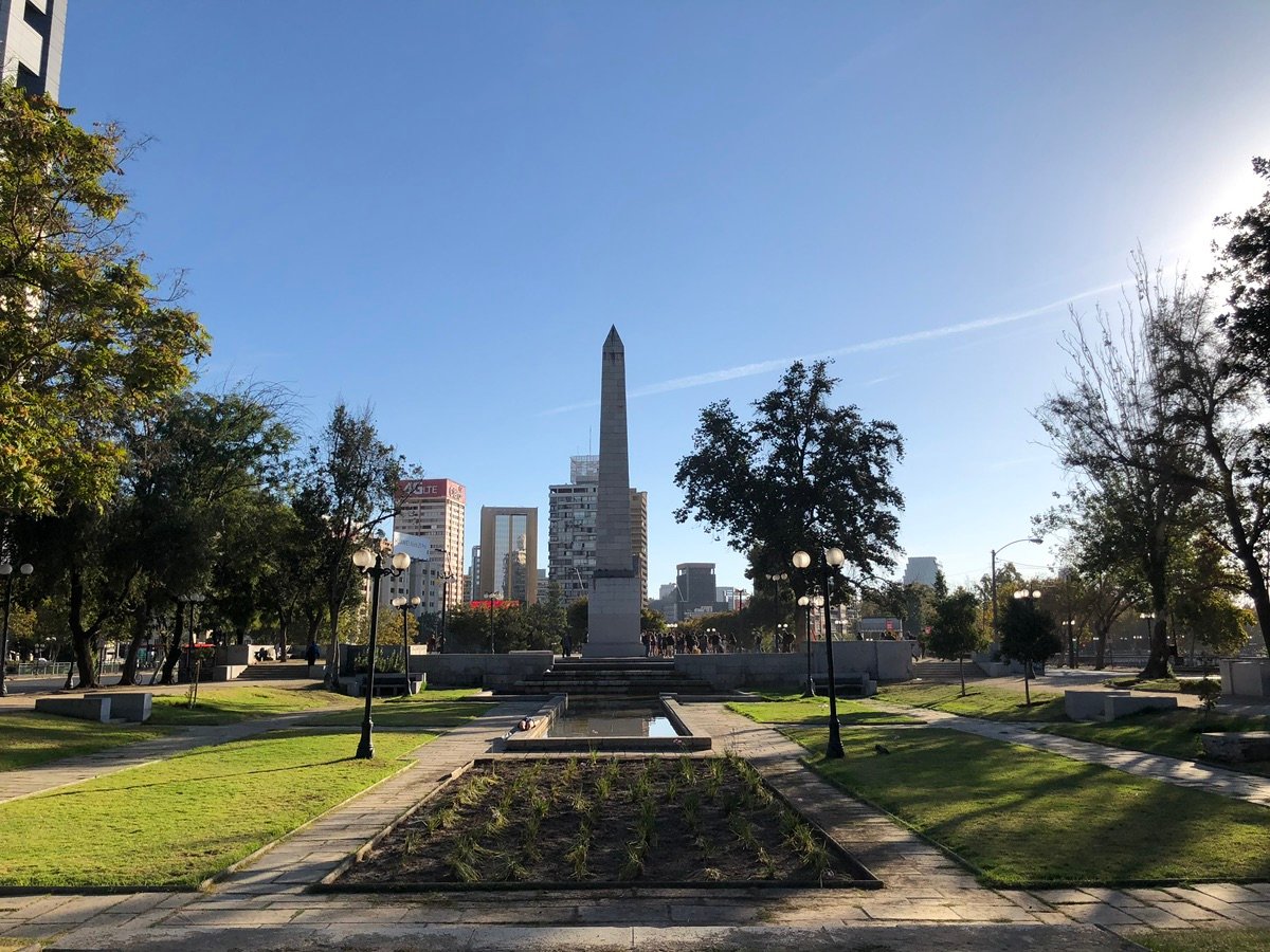 布斯塔曼特公园的方尖碑及周边景色