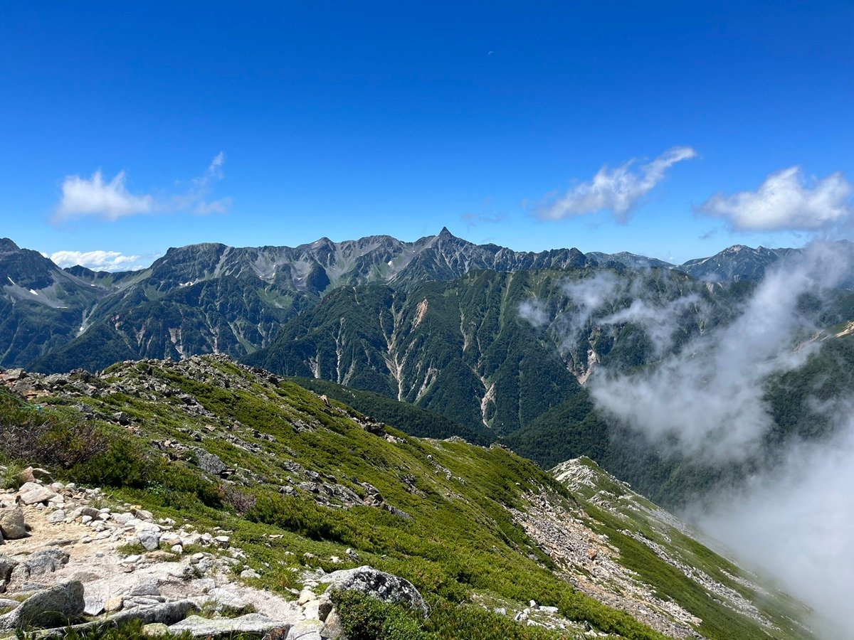 Paisaje dinámico de las montañas japonesas
