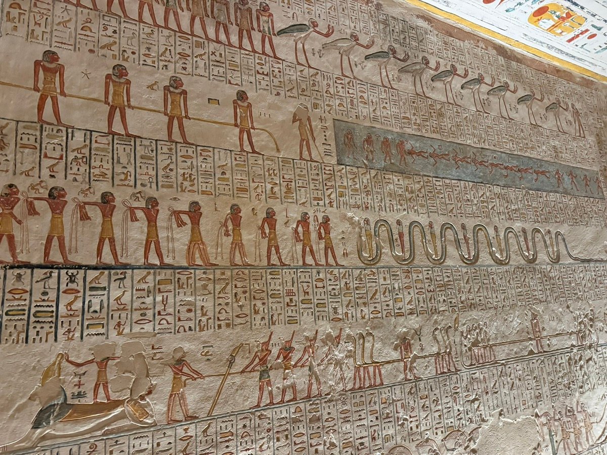 拉美西斯三世墓内部全景