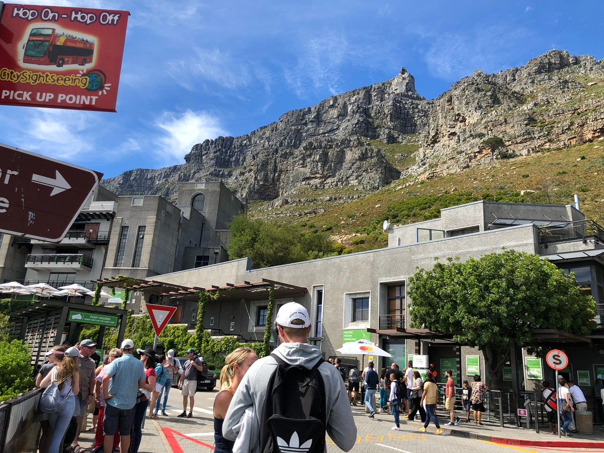 ケープタウンの広がる街並みとテーブル湾の風景