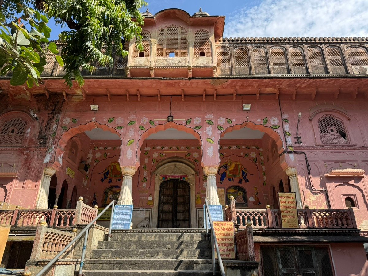 Steps leading up to the pink entrance of Hawa Mahal in Jaipur.